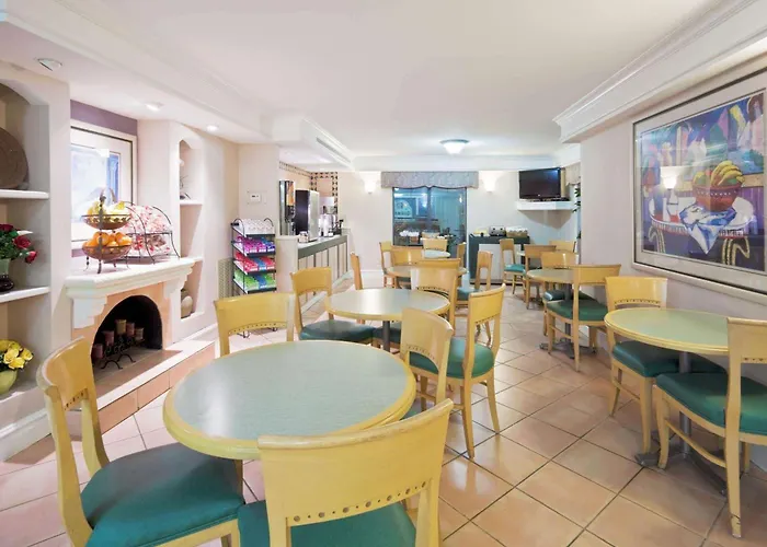 Hotel La Quinta By Wyndham North 3*