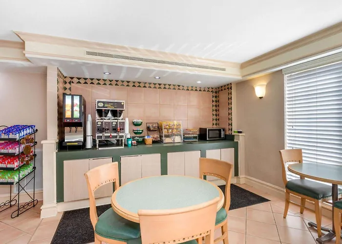 La Quinta By Wyndham North